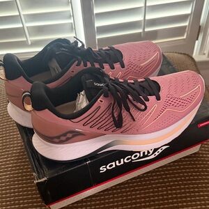 Saucony Endorphin Speed size 9 pink